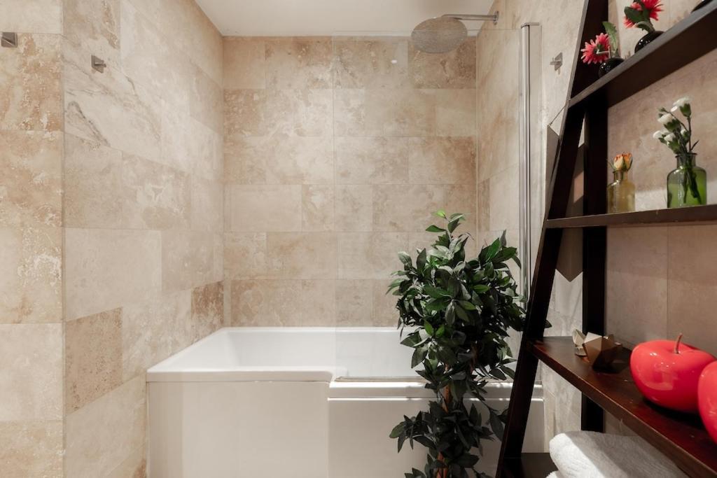 Revamped & Luxxe For Covent Garden Lovers! Adorable City Home For Families & Friends London Exterior photo